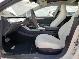 2021 Tesla Model 3 Long Range z VIN 5YJ3E1EB1MF049049, wystawiony jako Copart lot #58432885 z przebiegiem 22 185 mil mil oraz Szkoda całkowita • Salvage title. Historia ofert i sprzedaży dostępna na DreamBid. Obrazek 7.