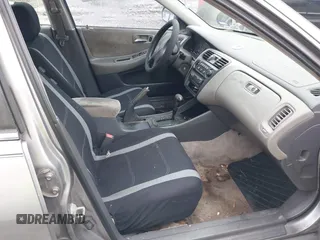 2000 Honda Accord EX z VIN 1HGCG5658YA142693, wystawiony jako IAAI lot #41618554 z przebiegiem 302 381 mil mil oraz . Historia ofert i sprzedaży dostępna na DreamBid. Obrazek 5.