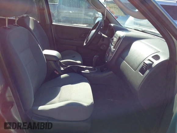 2007 Ford Escape XLT with VIN 1FMYU03Z07KA20616, listed as a IAAI auction lot 41567658 with 142,907 mi miles. Bid and sale history available at carsss.com. Image 5.