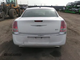 2014 Chrysler 300 z VIN 2C3CCAAGXEH171383, wystawiony jako IAAI lot #42006022 z przebiegiem 144 981 mil mil oraz . Historia ofert i sprzedaży dostępna na DreamBid. Obrazek 16.