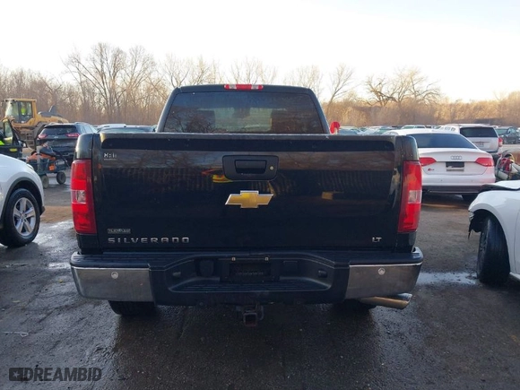 2011 Chevrolet Silverado 1500 LT with VIN 1GCRCSE06BZ300806, listed as a IAAI auction lot 41717597 with 153,697 mi miles. Bid and sale history available at carsss.com. Image 17.