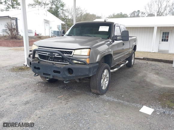 2006 Chevrolet Silverado 1500 LT2 with VIN 1GCEK19BX6Z188783, listed as a IAAI auction lot 41635021 with 238,312 mi miles. Bid and sale history available at carsss.com. Image 2.