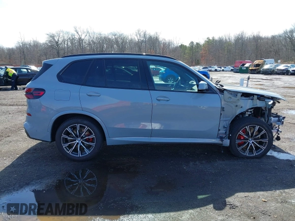 2025 BMW X5 xDrive40i with VIN 5UX23EU05S9W51046, listed as a IAAI auction lot 41732241 with 2,900 mi miles. Bid and sale history available at carsss.com. Image 13.