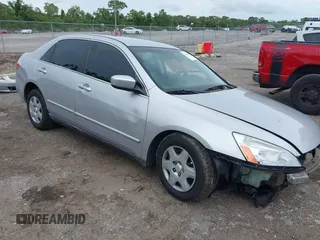 2005 Honda Accord LX z VIN 1HGCM56445L002995, wystawiony jako IAAI lot #42431082 z przebiegiem 229 722 mil mil oraz . Historia ofert i sprzedaży dostępna na DreamBid. Obrazek 1.