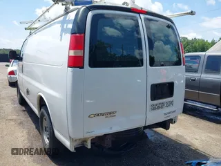 2013 Chevrolet Express Cargo z VIN 1GCWGFBA5D1125154, wystawiony jako IAAI lot #42746664 z przebiegiem 173 998 mil mil oraz . Historia ofert i sprzedaży dostępna na DreamBid. Obrazek 6.