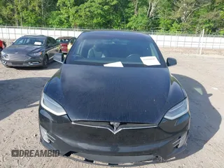 2017 Tesla Model X 90D z VIN 5YJXCAE29HF078571, wystawiony jako IAAI lot #42050041 z przebiegiem 216 874 mil mil oraz . Historia ofert i sprzedaży dostępna na DreamBid. Obrazek 12.