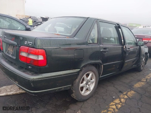 1998 Volvo S70 with VIN YV1LS5574W3526725, listed as a IAAI auction lot 40676024 with 241,558 mi miles. Bid and sale history available at carsss.com. Image 4.