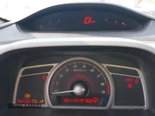 2007 Honda Civic Si z VIN 2HGFG21517H705635, wystawiony jako IAAI lot #42379678 z przebiegiem 231 174 mil mil oraz . Historia ofert i sprzedaży dostępna na DreamBid. Obrazek 7.