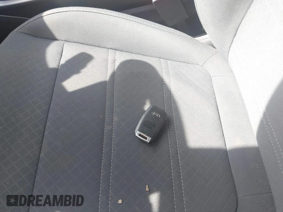 2018 Kia Sorento LX with VIN 5XYPGDA36JG403695, listed as a IAAI auction lot 42018100 with 111,059 mi miles. Bid and sale history available at carsss.com. Image 11.