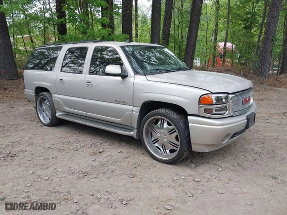 2004 GMC Yukon XL Denali with VIN 1GKFK66U34J280549, listed as a IAAI auction lot 42086519 with 386,587 mi miles. Bid and sale history available at carsss.com. Image 1.