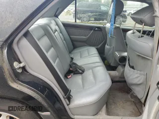 1994 Mercedes-Benz 400 E z VIN WDBEA34E8RC051086, wystawiony jako Copart lot #57184065 z przebiegiem 123 536 mil mil oraz Tytuł czysty. Historia ofert i sprzedaży dostępna na DreamBid. Obrazek 10.