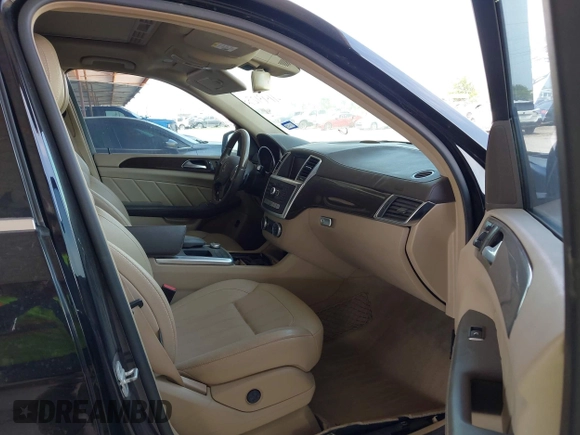 2015 Mercedes-Benz GL-Class GL 450 with VIN 4JGDF6EE2FA513286, listed as a IAAI auction lot 41931230 with 88,492 mi miles. Bid and sale history available at carsss.com. Image 5.