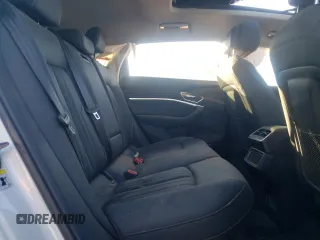 2019 Audi e-tron Premium Plus z VIN WA1LAAGE8KB023044, wystawiony jako Copart lot #65037782 z przebiegiem Nie podano mil oraz . Historia ofert i sprzedaży dostępna na DreamBid. Obrazek 6.