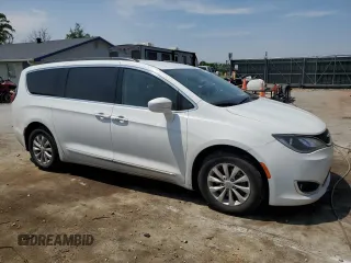 2017 Chrysler Pacifica Touring L with VIN 2C4RC1BG8HR526778, listed as a Copart auction lot 55334255 with 241,302 mi miles and Salvage Title. Bid and sale history available at DreamBid. Image 4.