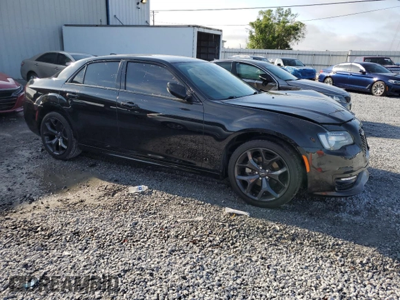 2022 Chrysler 300 Touring L with VIN 2C3CCADG9NH139553, listed as a Copart auction lot 50642475 with 55,895 mi miles and Salvage Title. Bid and sale history available at DreamBid. Image 4.
