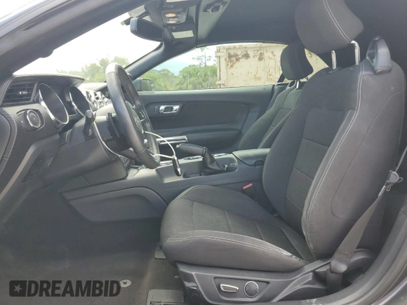 2017 Ford Mustang V6 z VIN 1FATP8EM4H5238649, wystawiony jako Copart lot #59059685 z przebiegiem 102 156 mil mil oraz Szkoda całkowita • Salvage title. Historia ofert i sprzedaży dostępna na DreamBid. Obrazek 7.