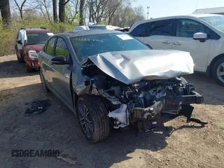 2024 Kia Forte GT-Line z VIN 3KPF54AD0RE801536, wystawiony jako IAAI lot #42027712 z przebiegiem 7 269 mil mil oraz . Historia ofert i sprzedaży dostępna na DreamBid. Obrazek 1.