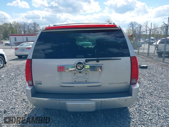 2010 Cadillac Escalade Luxury z VIN 1GYUKBEF1AR269054, wystawiony jako IAAI lot #39255908 z przebiegiem 96 965 mil mil oraz . Historia ofert i sprzedaży dostępna na DreamBid. Obrazek 17.