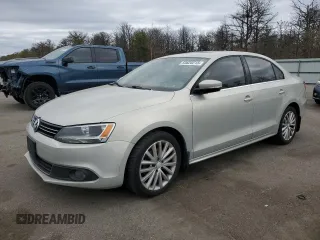 2011 Volkswagen Jetta SEL с VIN 3VWLZ7AJ1BM101094, выставлен на аукционе Copart как лот 53620215 с пробегом 147 414 миль миль и Чистый • Clean title. История ставок и продаж доступна на DreamBid. Изображение 1.