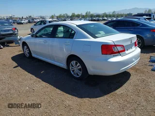 2010 Mitsubishi Galant ES z VIN 4A32B3FF7AE004192, wystawiony jako IAAI lot #42235309 z przebiegiem 101 188 mil mil oraz . Historia ofert i sprzedaży dostępna na DreamBid. Obrazek 3.