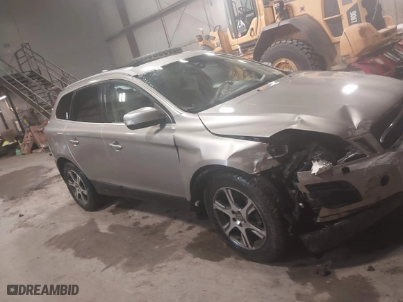 2013 Volvo XC60 T6 with VIN YV4902DZ9D2447347, listed as a IAAI auction lot 41791033 with 165,112 mi miles. Bid and sale history available at carsss.com. Image 13.