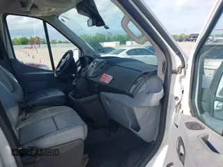 2018 Ford Transit z VIN 1FTYR2CM3JKA19554, wystawiony jako IAAI lot #42058523 z przebiegiem 372 734 mil mil oraz . Historia ofert i sprzedaży dostępna na DreamBid. Obrazek 5.