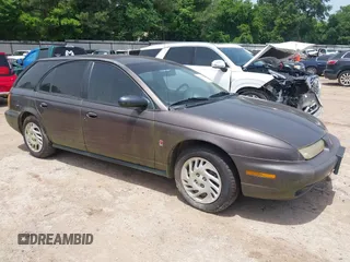 1999 Saturn SW z VIN 1G8ZK8270XZ189484, wystawiony jako IAAI lot #42265580 z przebiegiem 142 257 mil mil oraz . Historia ofert i sprzedaży dostępna na DreamBid. Obrazek 1.