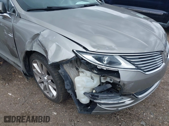 2015 Lincoln MKZ z VIN 3LN6L2J99FR604385, wystawiony jako IAAI lot #42332078 z przebiegiem 116 862 mil mil oraz . Historia ofert i sprzedaży dostępna na DreamBid. Obrazek 6.
