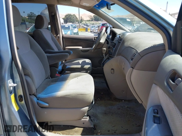 2006 Toyota Sienna CE z VIN 5TDZA23C36S453203, wystawiony jako IAAI lot #42572930 z przebiegiem 179 815 mil mil oraz . Historia ofert i sprzedaży dostępna na DreamBid. Obrazek 5.