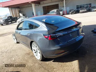 2018 Tesla Model 3 Long Range Battery z VIN 5YJ3E1EB6JF105837, wystawiony jako IAAI lot #41763460 z przebiegiem 100 387 mil mil oraz . Historia ofert i sprzedaży dostępna na DreamBid. Obrazek 3.