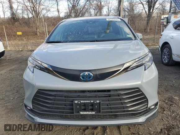 2022 Toyota Sienna XLE Woodland Edition with VIN 5TDASKFC7NS050054, listed as a Copart auction lot 88733845 with 29,839 mi miles and Salvage Title. Bid and sale history available at carsss.com. Image 5.