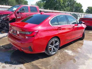 2021 BMW 3 Series 330i z VIN 3MW5R1J08M8B56246, wystawiony jako IAAI lot #42355325 z przebiegiem 48 699 mil mil oraz . Historia ofert i sprzedaży dostępna na DreamBid. Obrazek 4.