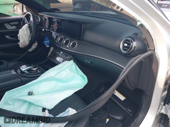 2019 Mercedes-Benz E 300 with VIN WDDZF4KB0KA588433, listed as a IAAI auction lot 42078946 with 68,552 mi miles and . Bid and sale history available at DreamBid. Image 5.