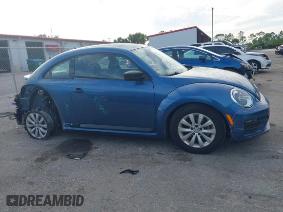 2018 Volkswagen Beetle S z VIN 3VWFD7AT5JM710121, wystawiony jako IAAI lot #41264655 z przebiegiem 37 871 mil mil oraz . Historia ofert i sprzedaży dostępna na DreamBid. Obrazek 13.