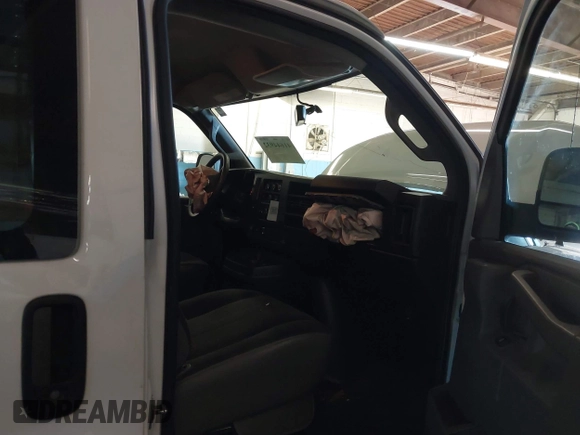 2021 GMC Savana Cargo z VIN 1GTW7AFP2M1189251, wystawiony jako IAAI lot #41644932 z przebiegiem 82 321 mil mil oraz . Historia ofert i sprzedaży dostępna na DreamBid. Obrazek 5.