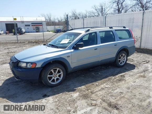 2002 Volvo V70 with VIN YV1SZ58D721072520, listed as a IAAI auction lot 41942015 with 264,549 mi miles. Bid and sale history available at carsss.com. Image 2.