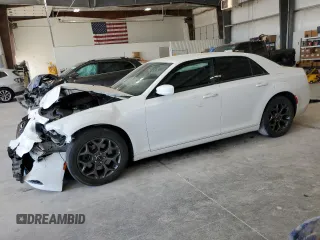 2016 Chrysler 300 S z VIN 2C3CCAGG6GH234280, wystawiony jako Copart lot #56357655 z przebiegiem 114 567 mil mil oraz Szkoda całkowita • Salvage title. Historia ofert i sprzedaży dostępna na DreamBid. Obrazek 1.