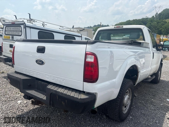 2011 Ford F-250 XL z VIN 1FTBF2B61BEC37445, wystawiony jako IAAI lot #42624921 z przebiegiem 124 106 mil mil oraz . Historia ofert i sprzedaży dostępna na DreamBid. Obrazek 25.