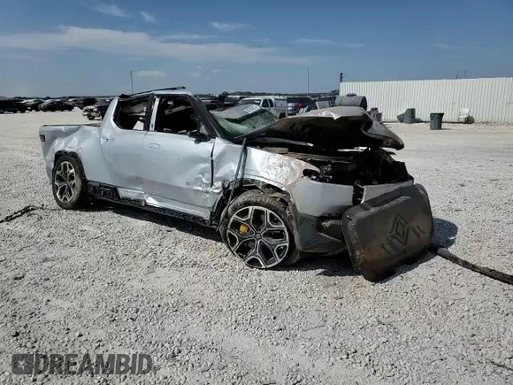 2022 Rivian R1T Launch Edition z VIN 7FCTGAAL5NN003648, wystawiony jako Copart lot #63705013 z przebiegiem Nie podano mil oraz Nie do naprawy. Historia ofert i sprzedaży dostępna na DreamBid. Obrazek 10.