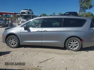2021 Chrysler Voyager LXi z VIN 2C4RC1DG3MR520653, wystawiony jako IAAI lot #41724784 z przebiegiem 139 193 mil mil oraz . Historia ofert i sprzedaży dostępna na DreamBid. Obrazek 14.