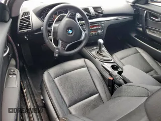 2013 BMW 1 Series 128i z VIN WBAUP7C52DVP24906, wystawiony jako Copart lot #60480315 z przebiegiem 106 674 mil mil oraz Szkoda całkowita • Salvage title. Historia ofert i sprzedaży dostępna na DreamBid. Obrazek 8.