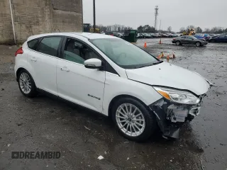 2016 Ford Focus Electric z VIN 1FADP3R42GL234563, wystawiony jako Copart lot #43955695 z przebiegiem 66 636 mil mil oraz Szkoda całkowita • Salvage title. Historia ofert i sprzedaży dostępna na DreamBid. Obrazek 4.