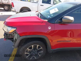 2020 Jeep Compass Trailhawk z VIN 3C4NJDDB5LT162915, wystawiony jako IAAI lot #41654603 z przebiegiem 89 316 mil mil oraz . Historia ofert i sprzedaży dostępna na DreamBid. Obrazek 18.