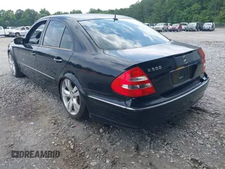 2005 Mercedes-Benz E 500 z VIN WDBUF70J85A683972, wystawiony jako IAAI lot #42400796 z przebiegiem 227 867 mil mil oraz . Historia ofert i sprzedaży dostępna na DreamBid. Obrazek 3.