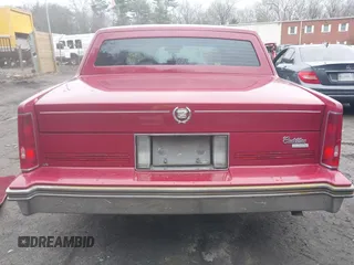 1988 Cadillac DeVille z VIN 1G6CD5159J4301436, wystawiony jako IAAI lot #42018046 z przebiegiem 227 421 mil mil oraz . Historia ofert i sprzedaży dostępna na DreamBid. Obrazek 16.
