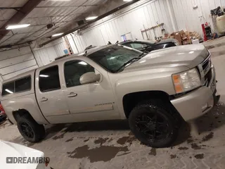 2007 Chevrolet Silverado 1500 LT w/1LT with VIN 3GCEK13307G545178, listed as a IAAI auction lot 41364329 with 241,256 mi miles. Bid and sale history available at carsss.com. Image 13.