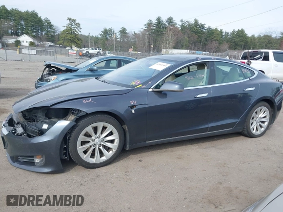 2017 Tesla Model S 100D z VIN 5YJSA1E28HF229836, wystawiony jako IAAI lot #42011901 z przebiegiem 81 012 mil mil oraz . Historia ofert i sprzedaży dostępna na DreamBid. Obrazek 15.