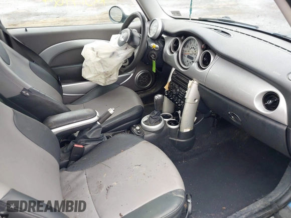 2006 MINI Hardtop with VIN WMWRC33516TK18735, listed as a IAAI auction lot 42519124 with 135,976 mi miles and . Bid and sale history available at DreamBid. Image 5.
