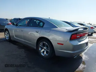 2013 Dodge Charger SE z VIN 2C3CDXBG0DH690682, wystawiony jako IAAI lot #42271976 z przebiegiem 161 176 mil mil oraz . Historia ofert i sprzedaży dostępna na DreamBid. Obrazek 3.