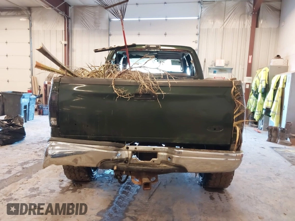 2000 Ford F-350 XL with VIN 1FTSW31F0YEE20738, listed as a IAAI auction lot 41644385 with 380,966 mi miles and . Bid and sale history available at DreamBid. Image 16.